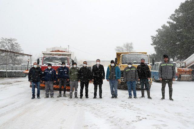 Burdur Belediyesi küreme ve tuzlama çalışmalarına başladı