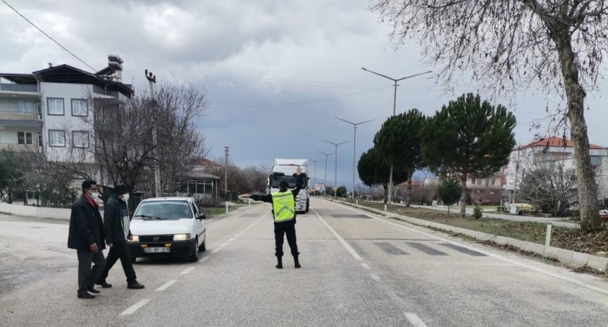Burdur&rsquo;da Jandarma ekiplerinden yaya &ouml;nceliği denetimi