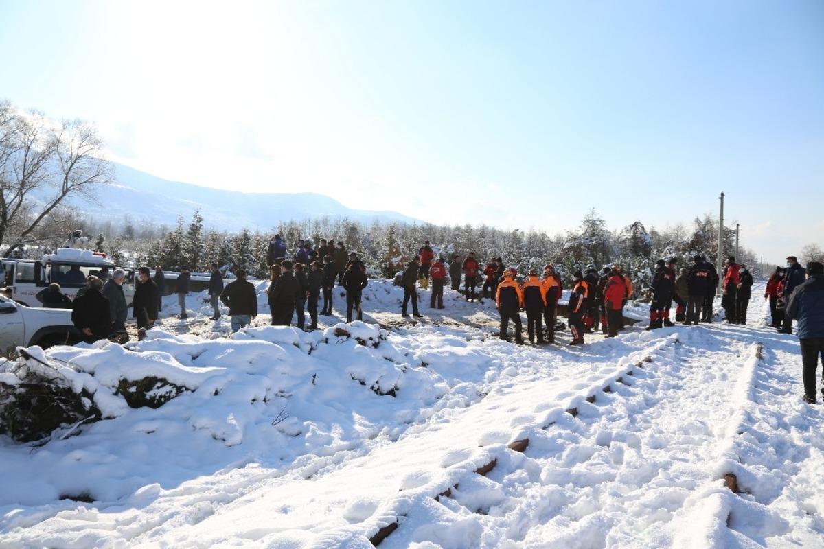 Her yerde aranan doktor, evinin 150 metre ilerisinde bulundu