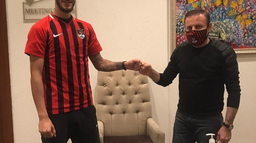 Vanspor FK. &Ouml;mer Yıldız&rsquo;ı renklerine bağladı
