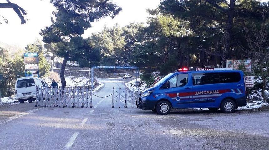 &Ccedil;anakkale&rsquo;de Evciler k&ouml;y&uuml; karantinaya alındı