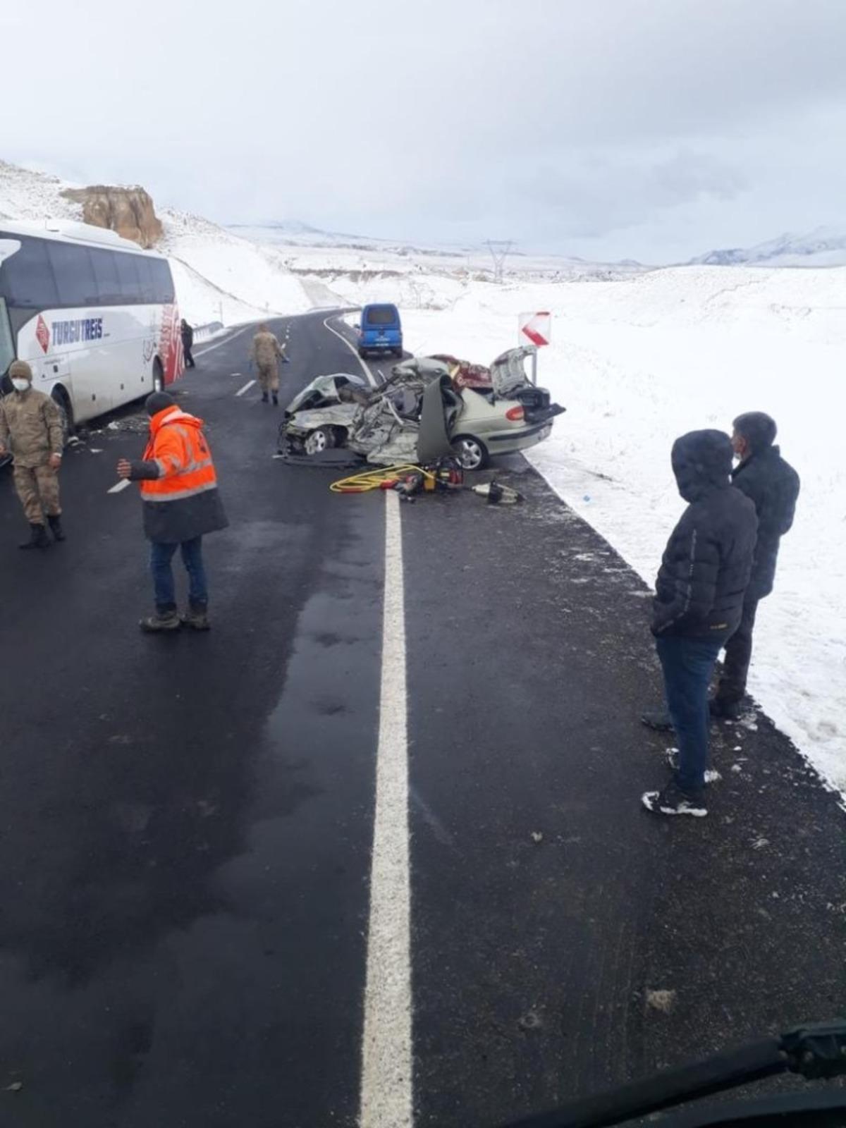 Erzurum&rsquo;da feci kaza: Anne ve &ccedil;ocuğu hayatını kaybetti