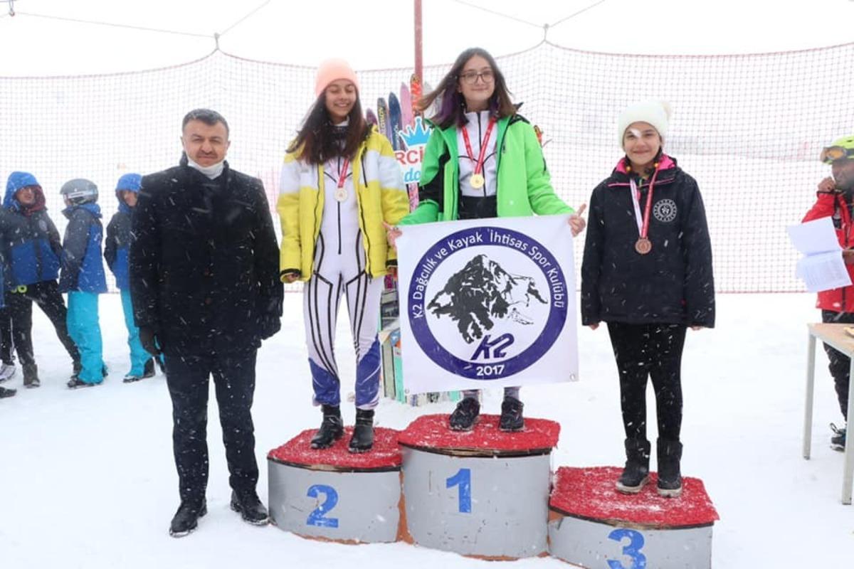 Kayak&ccedil;ılara madalyaları Kabakcı&rsquo;dan