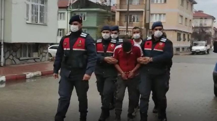 K&ouml;y&uuml;n su şebekesi kablolarını &ccedil;alan hırsızlar g&uuml;venlik kameralarına yakalandı