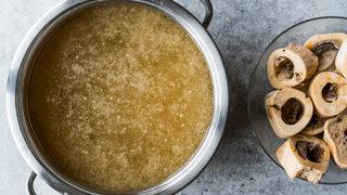 Kemik suyu nasıl yapılır? Kemik suyunu nefis çorba tarifi ile sofranıza taşıyın