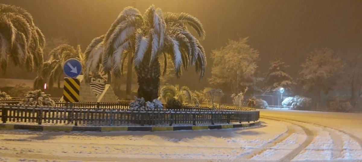 Cide beklenen kar yağışı ile beyaza b&uuml;r&uuml;nd&uuml;