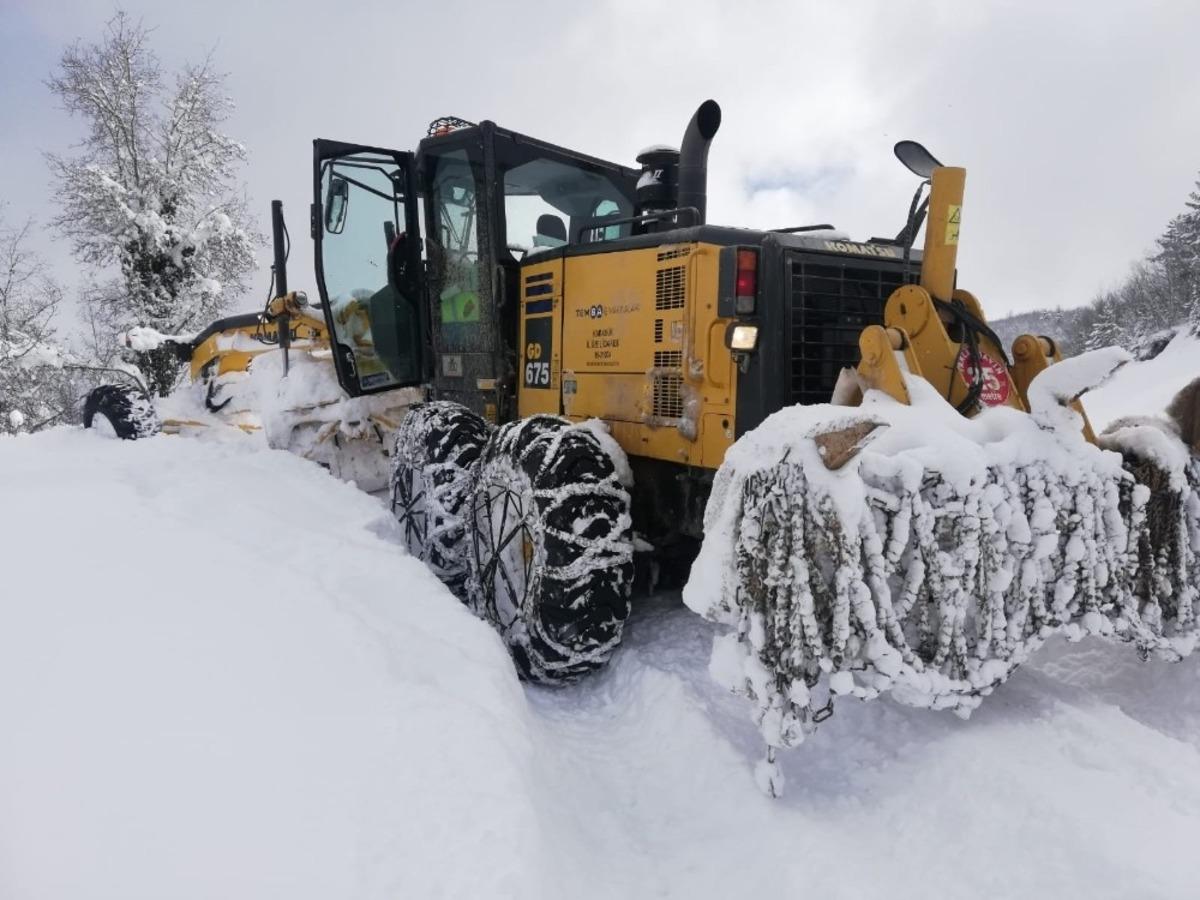 Karab&uuml;k&rsquo;te 51 k&ouml;y yolu ulaşıma a&ccedil;ıldı