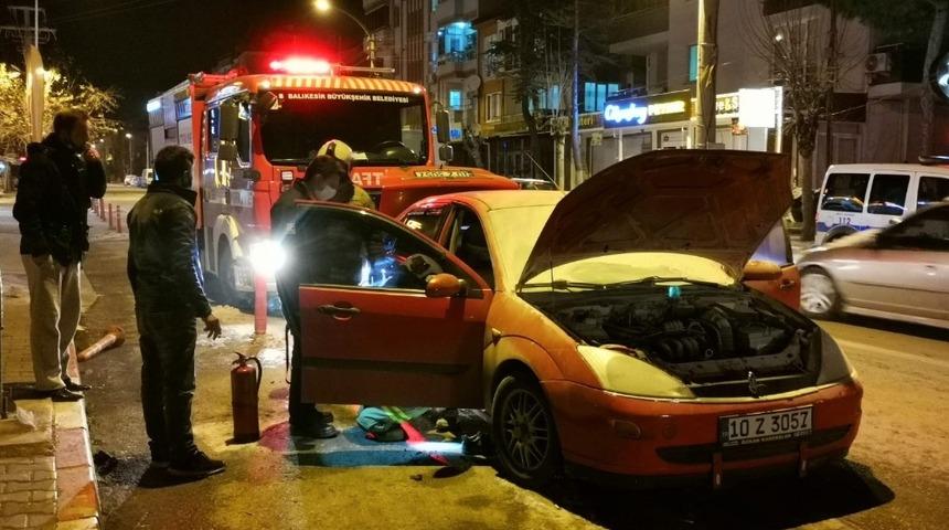 Ara&ccedil; yangını b&uuml;y&uuml;k panik oluşturdu