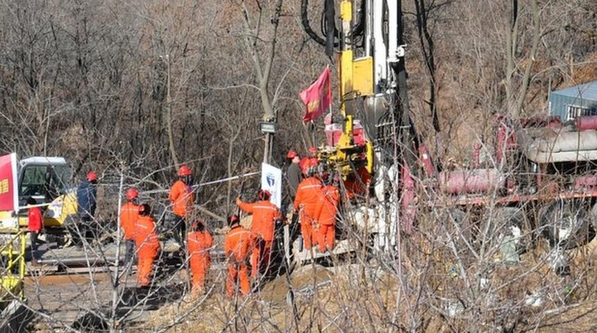 &Ccedil;in'de 8 g&uuml;nd&uuml;r mahsur kalan madenciler 'Bize ulaşmaya &ccedil;alışmaktan vazge&ccedil;meyin' yazılı not g&ouml;nderdi