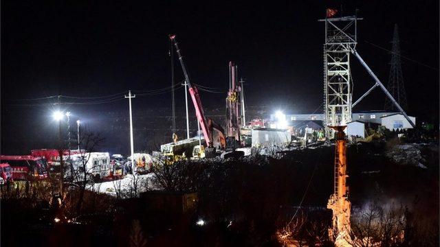 &Ccedil;in de 8 g&uuml;nd&uuml;r mahsur kalan madenciler  Bize ulaşmaya &ccedil;alışmaktan vazge&ccedil;meyin  yazılı not g&ouml;nderdi 1
