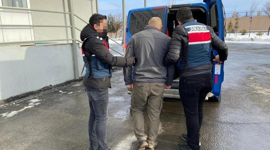 Kars'ta 4 yıldır aranan cinayet zanlısı Ağrı'da ahırda yakalandı