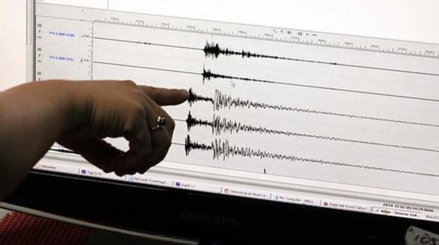İzmir'de son dakika korkutan deprem!