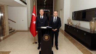 Bakan Akar, Türkiye'nin Bağdat Büyükelçiliği'ni ziyaret etti