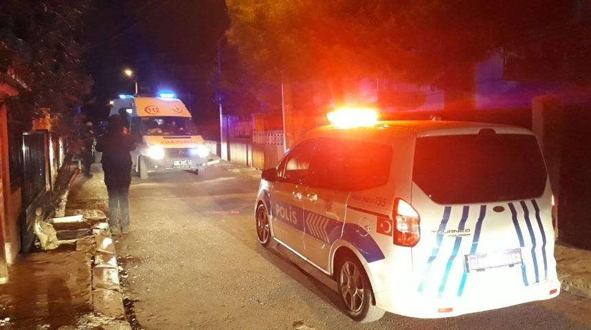 İzmir&rsquo;de iki grup arasında bı&ccedil;aklı kavga: 3 yaralı