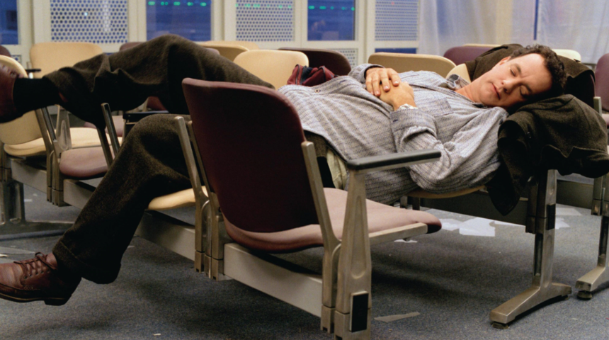 Kovid-19 nedeniyle uçağa binmekten korktuğu için Chicago havalimanında 3 ay yaşadı