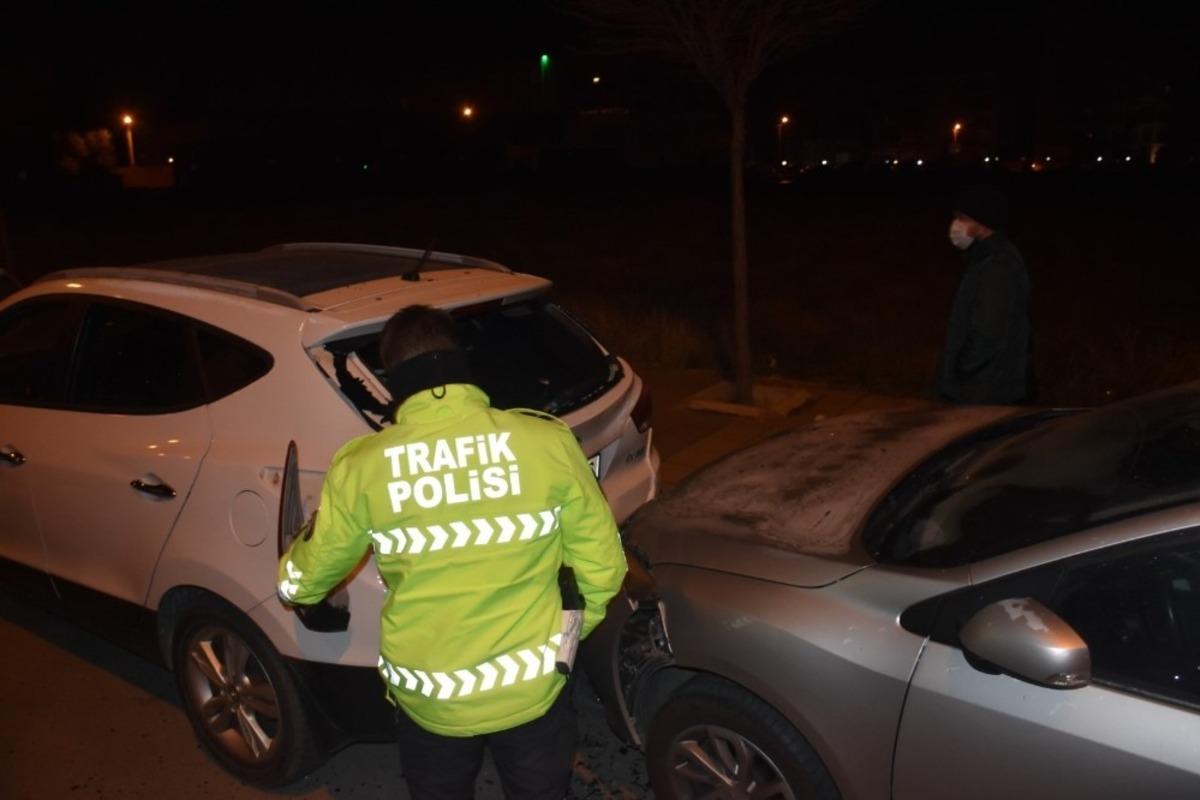 İzmir&rsquo;de bir g&uuml;nde 2 zincirleme kaza: 14 ara&ccedil;ta hasar oluştu