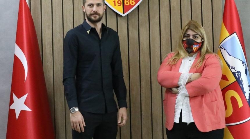 Kayserispor, Uğur Demirok&rsquo;u a&ccedil;ıkladı