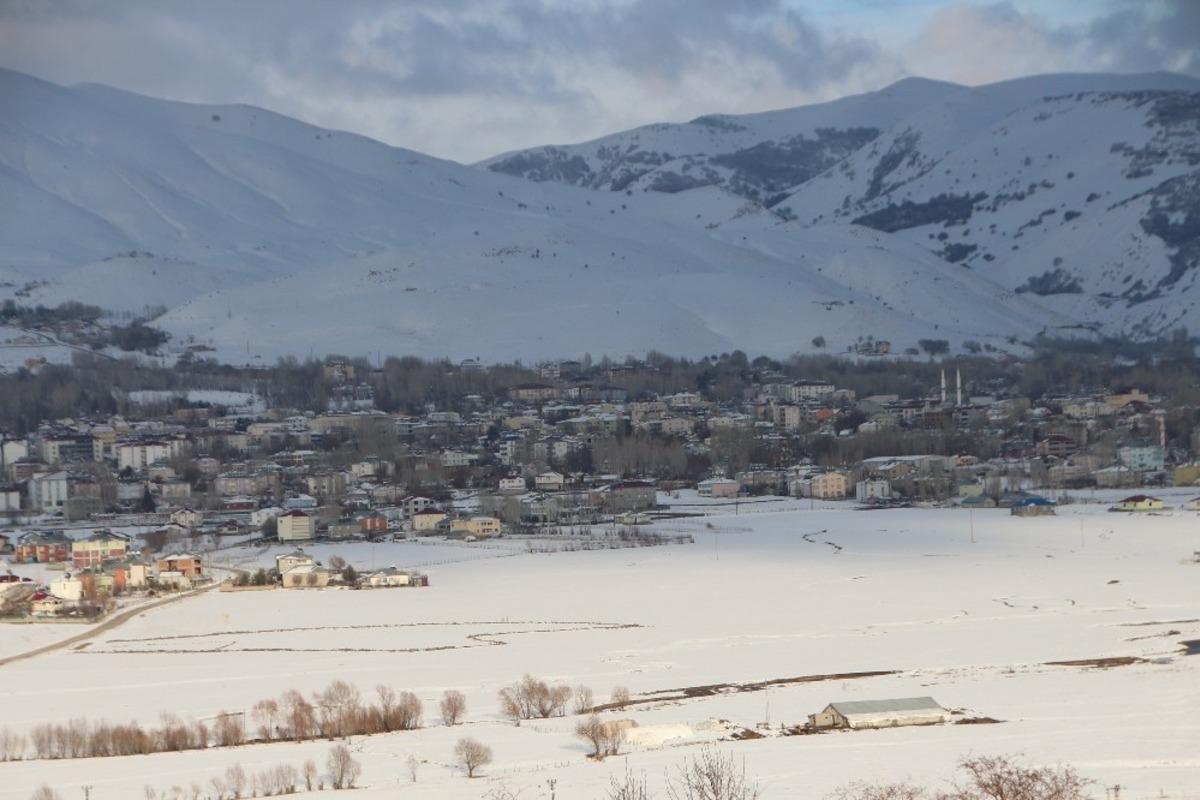 Varto&rsquo;da karla m&uuml;cadele &ccedil;alışması