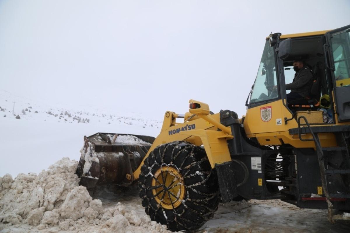 Sivas&rsquo;ta 183 k&ouml;y yolu ulaşıma kapandı