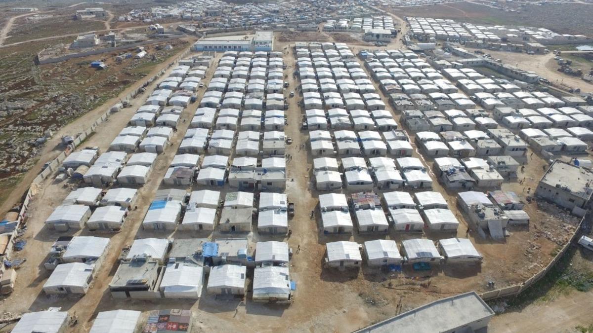 Suriye&rsquo;de Bursa mahallesine bir yılda 700 briket ev