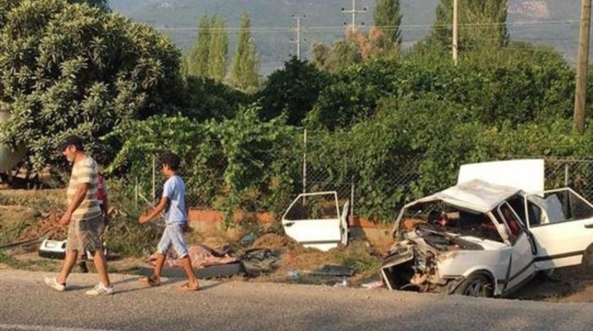 Hastane yolunda feci kaza! Aynı aileden 2 kişi &ouml;ld&uuml;, 3 kişi yaralandı