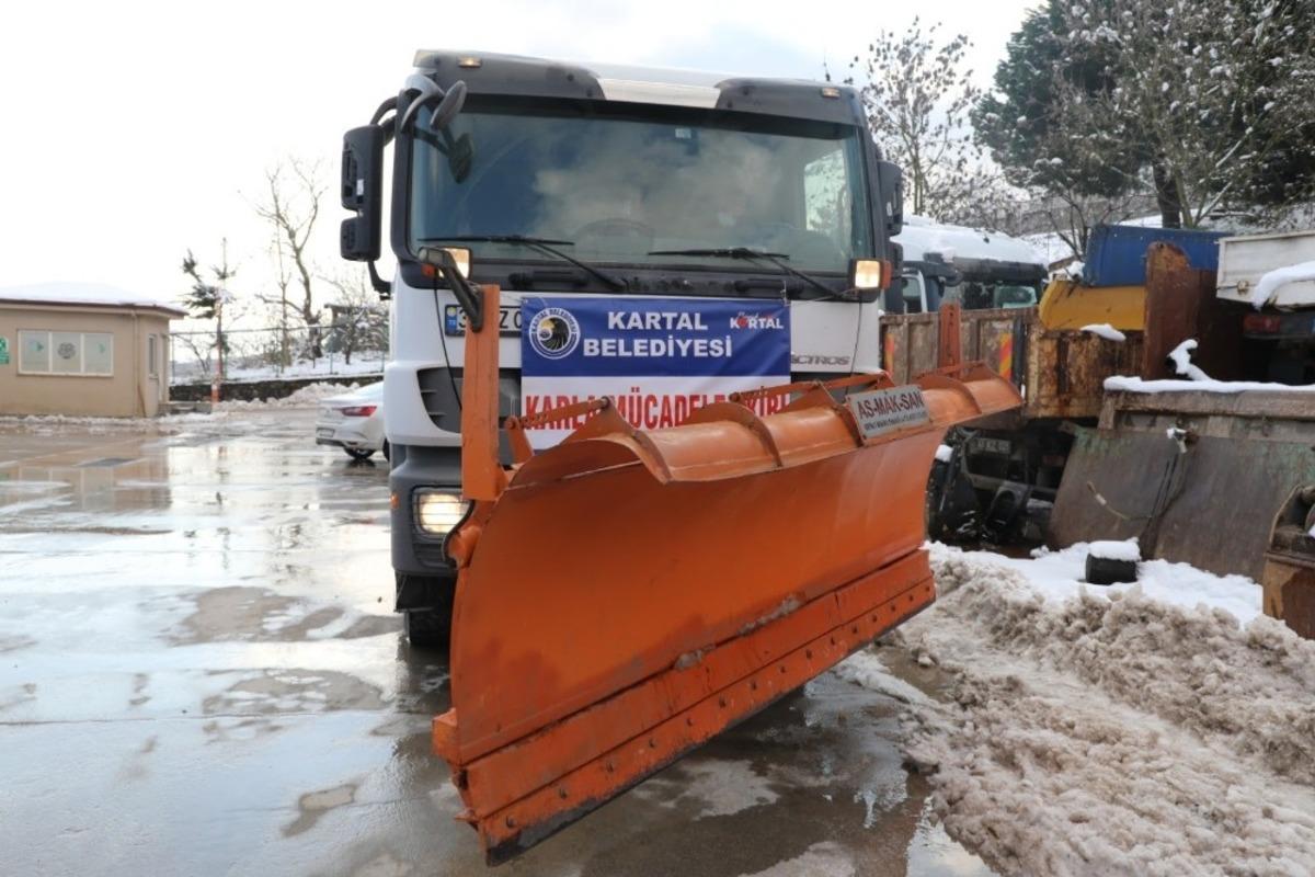 İzmit Belediyesi&rsquo;ne İstanbul&rsquo;dan kar robotu desteği