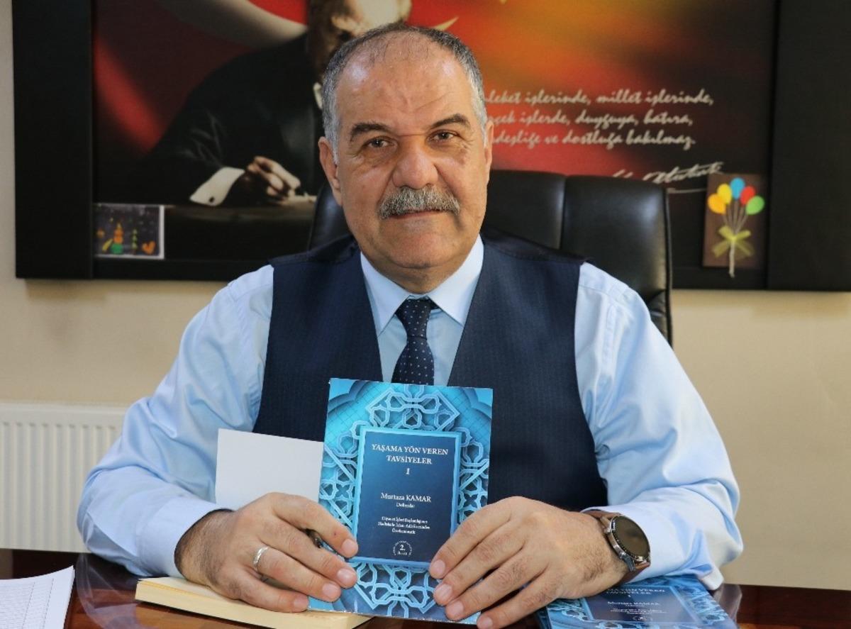 Van Defterdarı Kamar&rsquo;ın &rsquo;Yaşama y&ouml;n veren tavsiyeler&rsquo; kitabı &ccedil;ıktı