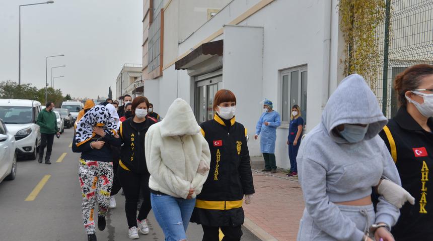 Evlilik vaadiyle kandırıp fuhşa zorlanan Seda'yı ölümle tehdit etmişler