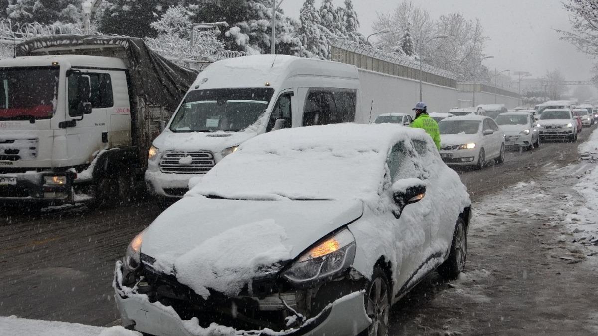 Diyarbakır beyaz gelinliğini giydi, u&ccedil;ak seferlerinde r&ouml;tar yaşandı