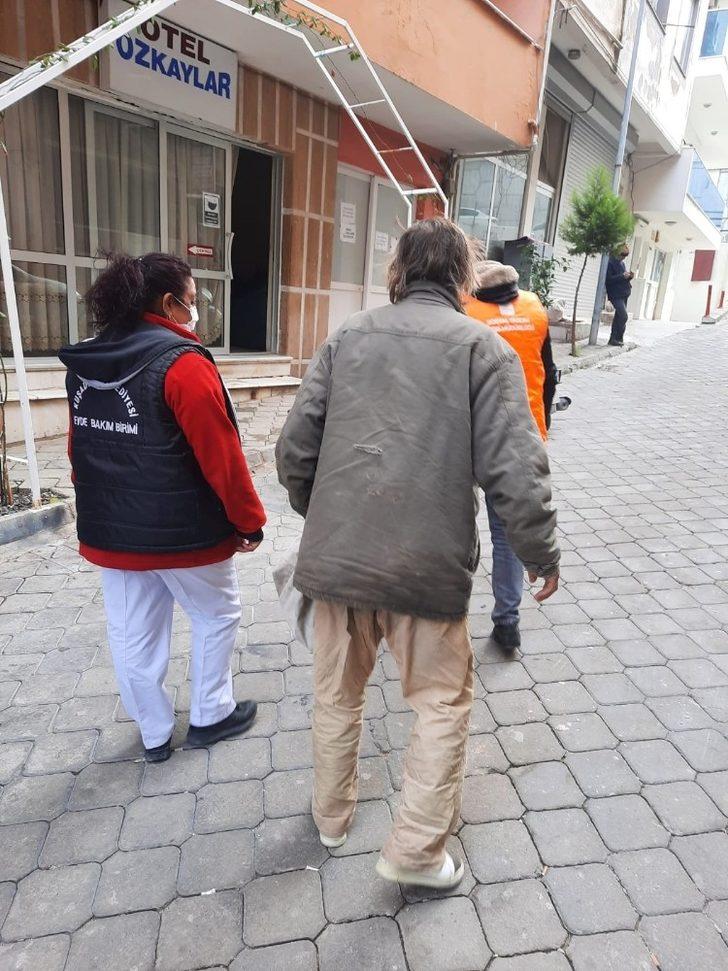 Kuşadası Belediyesi evsiz vatandaşları otellere yerleştirdi G3