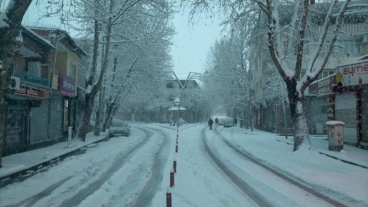 G&ouml;lbaşı il&ccedil;esinde karpostallık manzara