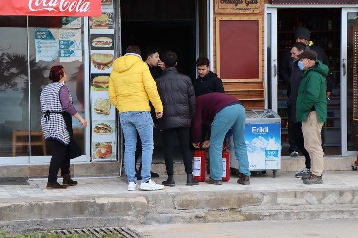 Kuşadası’nda kuaförde çıkan yangın paniğe yol açtı G2