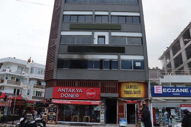 Kuşadası’nda kuaförde çıkan yangın paniğe yol açtı G4