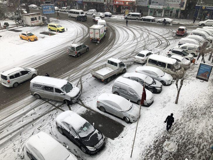 Doğu Anadolu'da kar ve tipi etkili oluyor G2