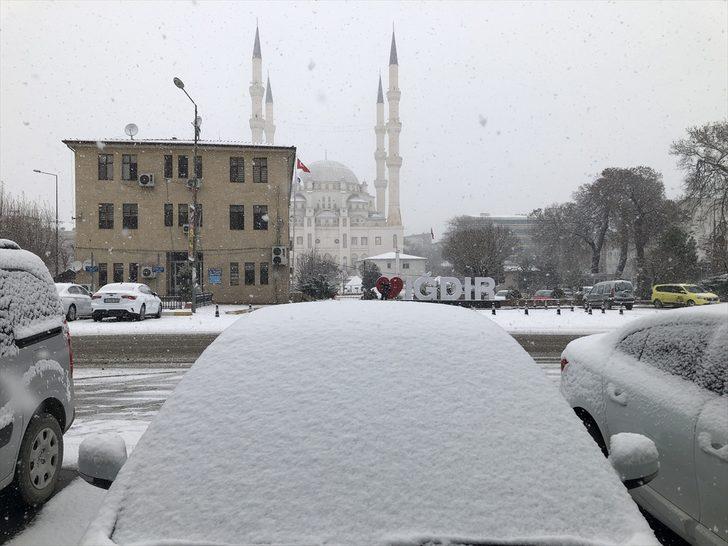 Doğu Anadolu'da kar ve tipi etkili oluyor G3