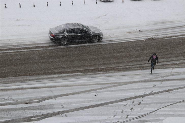 Doğu Anadolu'da kar ve tipi etkili oluyor G4