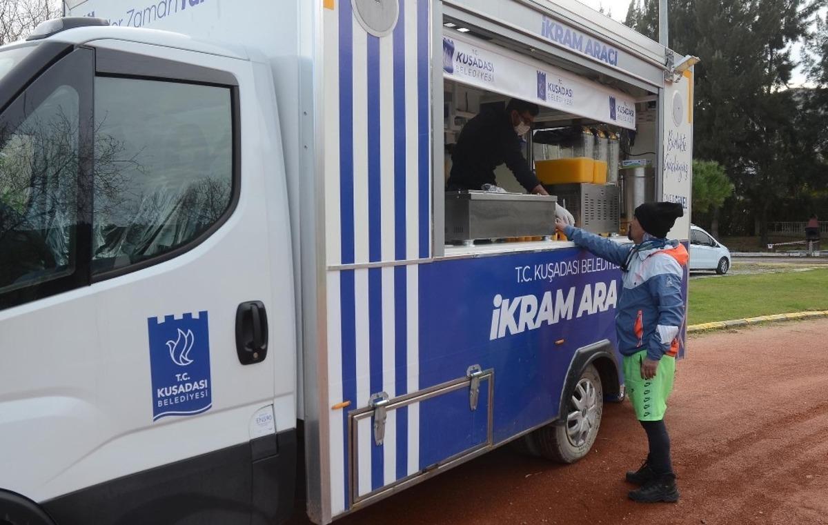 Kuşadası Belediyesi&rsquo;nden bisiklet&ccedil;ilere vitamin desteği