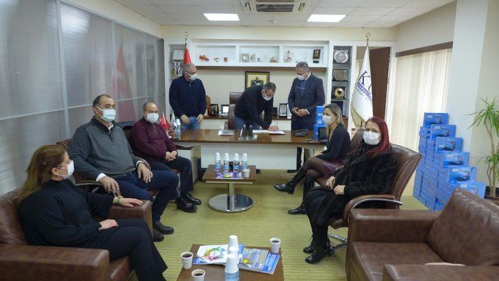 Kuşadası Ticaret Odası’ndan öğrencilere klavyeli tablet desteği G2