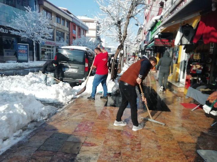 Kısıtlama sonra hafta kar temizliği ile başladı G2