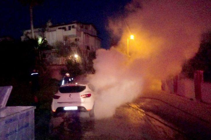 Park halindeki araç alev aldı G3