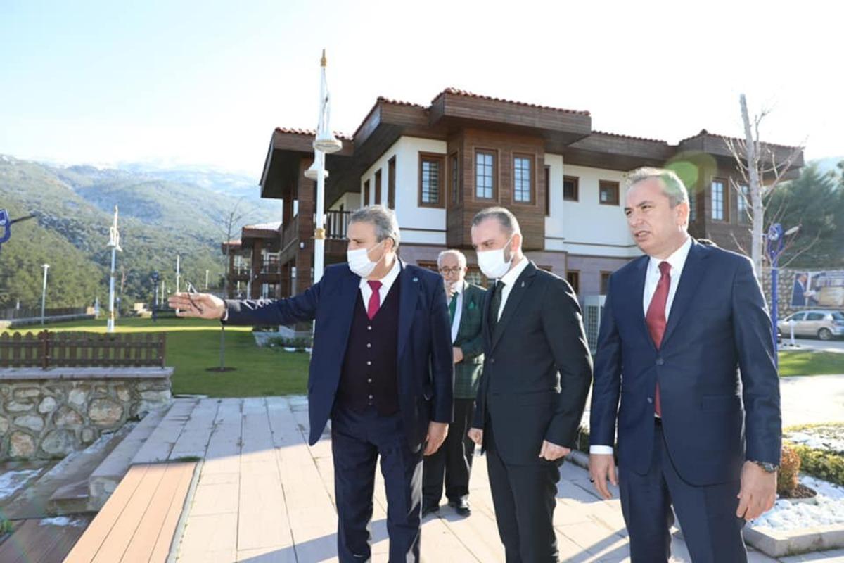 AK Partili Kandemir&rsquo;den Yunusemre&rsquo;nin projelerine tam not