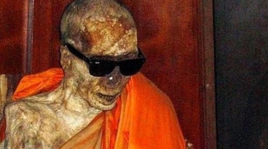 Rahiplerin kendilerini canlı canlı mumyaladıkları d&uuml;nyanın en &uuml;rk&uuml;t&uuml;c&uuml; turistik noktası