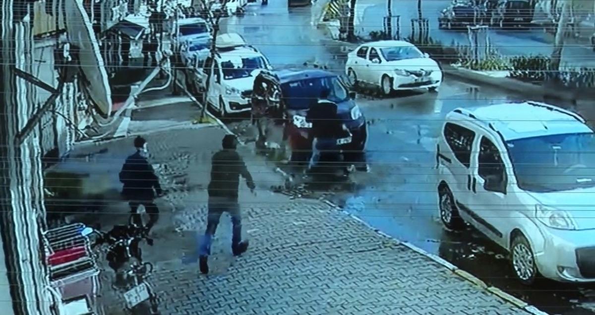 Soygun i&ccedil;in girdi dayak yiyerek yakalandı, o anlar kamerada