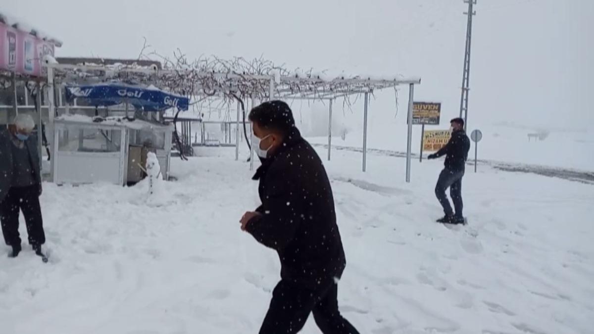 Kar en &ccedil;ok k&ouml;yl&uuml;leri sevindirdi