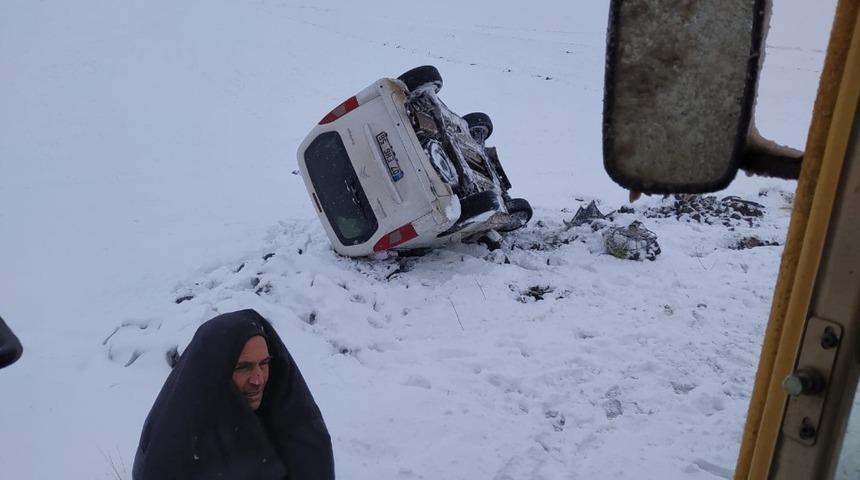 Karda kaza yapan vatandaşların yardımına Bağlar Belediyesi ekipleri koştu