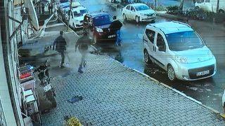 Esenyurt'ta havalı tabancayla soygun! Telefoncuya giren soyguncu böyle yakalandı