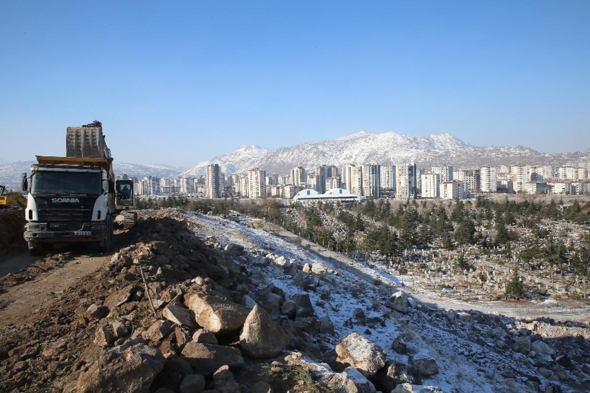 B&uuml;y&uuml;kşehir Belediyesi: "Mezarlık yeri sıkıntımız yok"