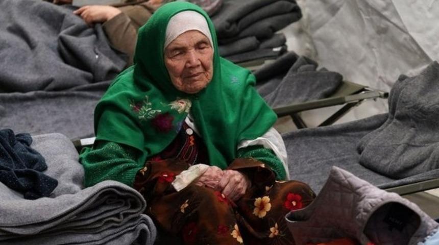 İnsanlık dışı uygulama! 106 yaşında m&uuml;lteci sınır dışı edilecek