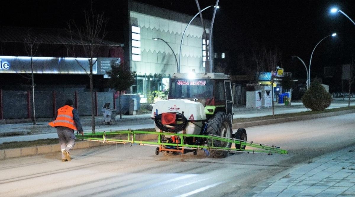 Erbaa Belediyesi&rsquo;nden buzlanmaya sol&uuml;syonlu &ccedil;&ouml;z&uuml;m