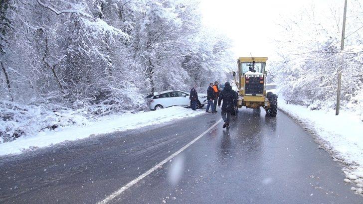 Kaza yapan aracı ekipler kurtardı G3